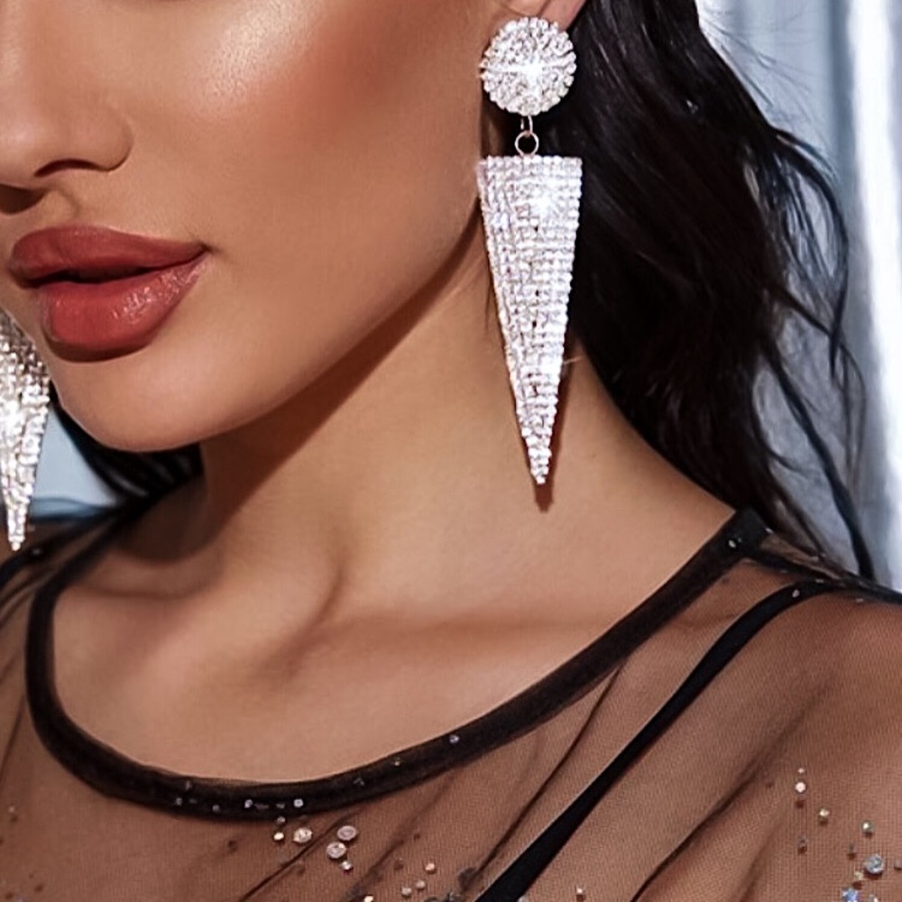 ⚜️𝟯𝟬%𝗢𝗙𝗙 𝗯𝘂𝗻𝗱𝗹𝗲𝘀 𝟯+⚜️ NEW Large Rhinestone Triangle Drop Earrings - Picture 1 of 9